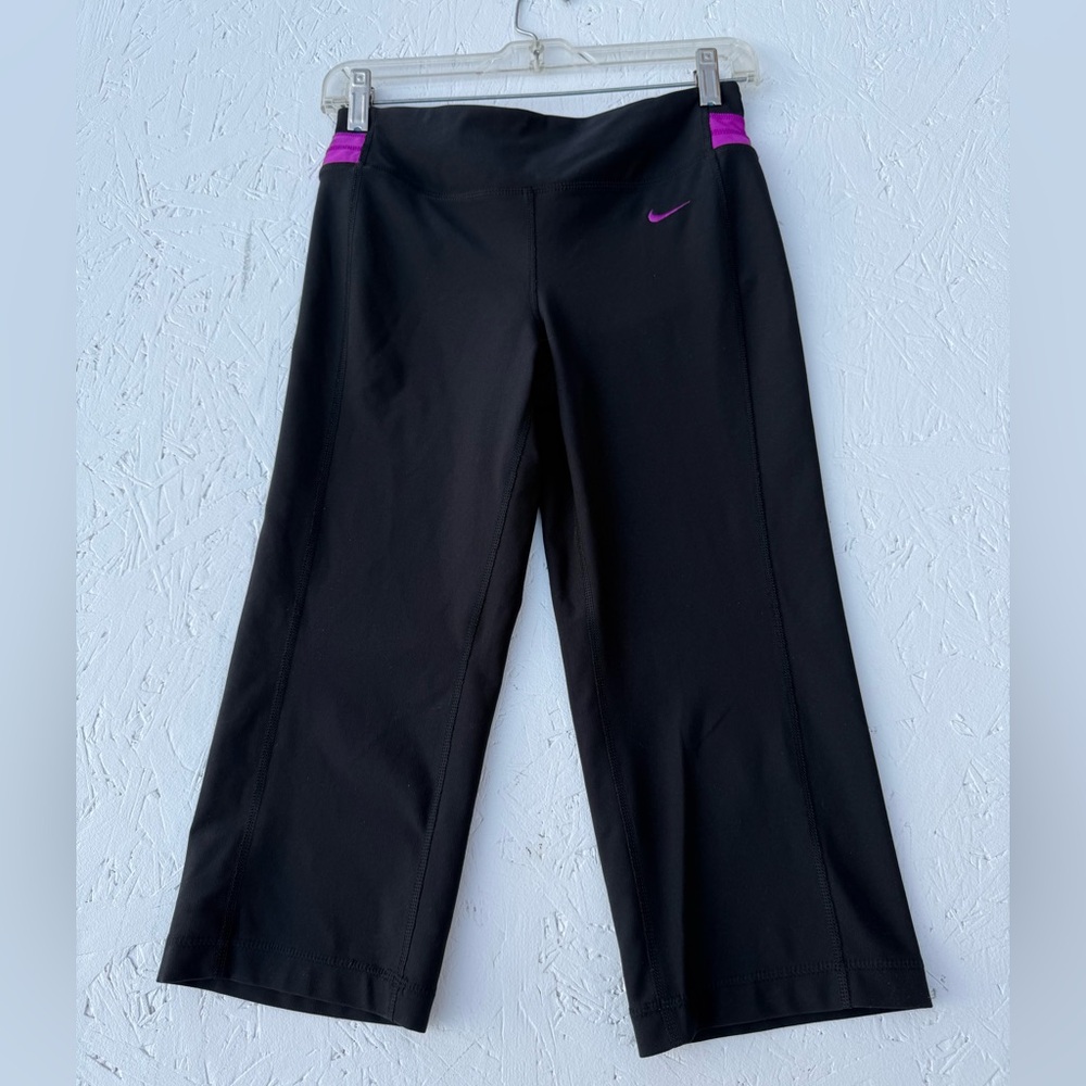 Nike Women’s Dri-FIT Black and Pink Wide Leg Capris Embroidered Logo 17in Inseam
